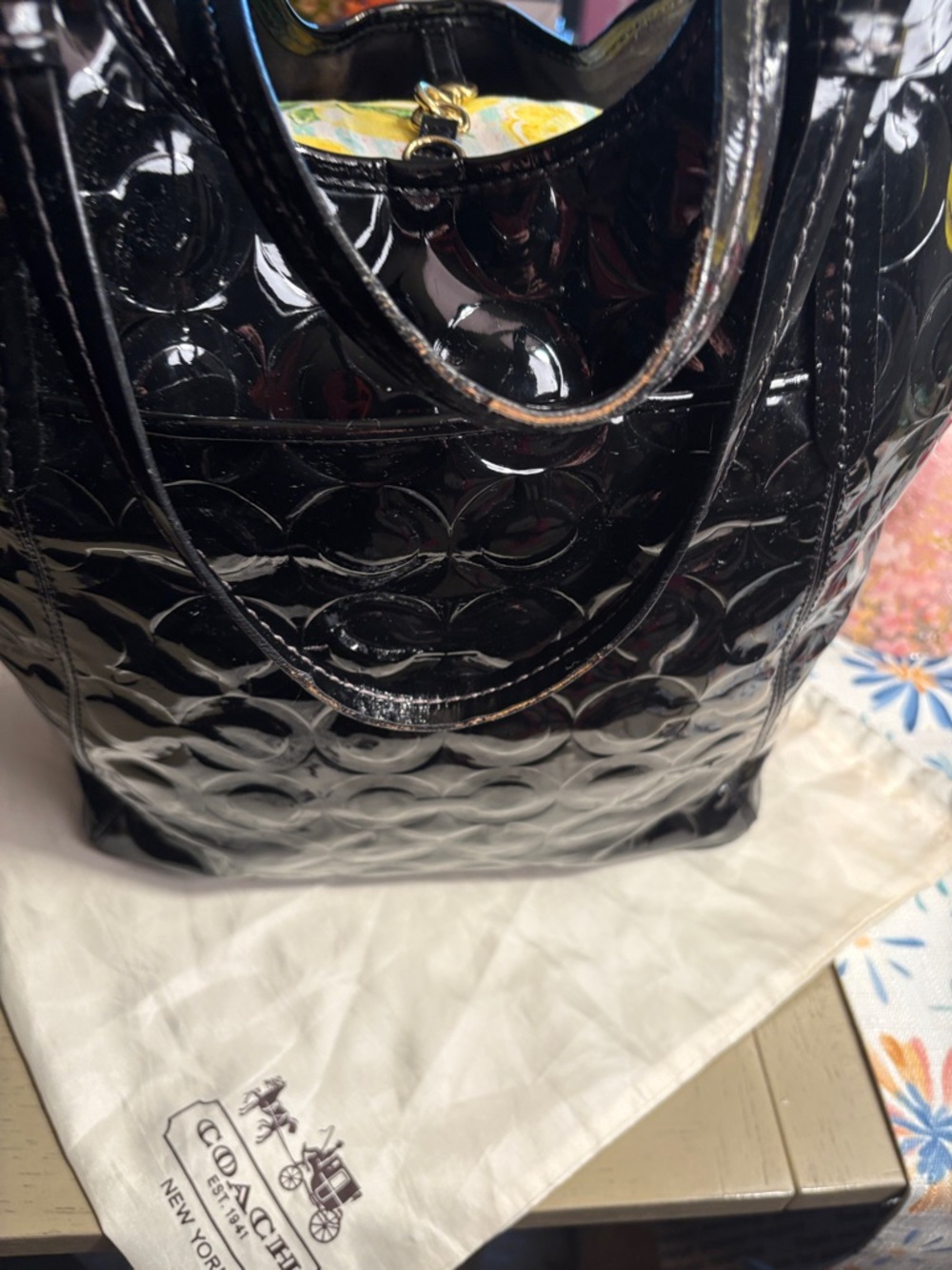 Coach Glossy Patent Shoulder Bag in Black with Gold Accent Excellent condition - Picture 5 of 8